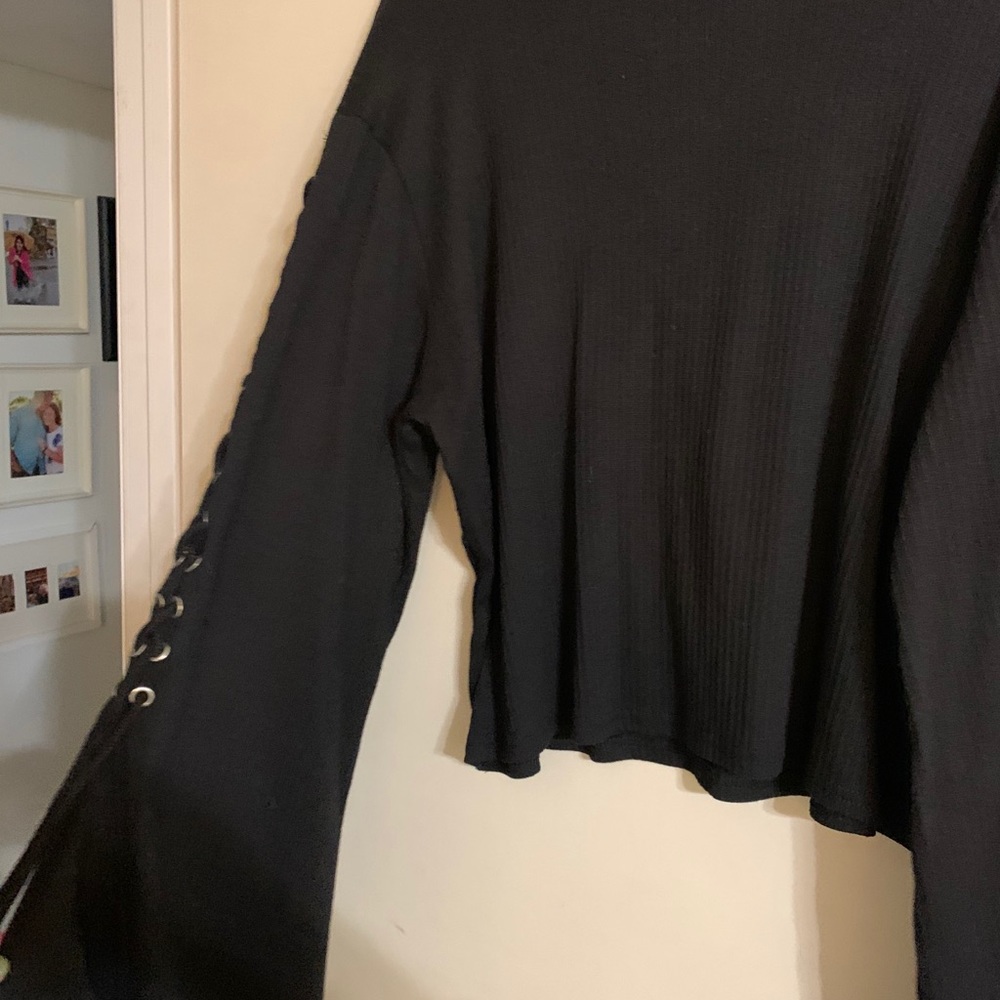 Rue 21 cropped bell lace up sleeve